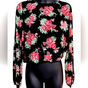 GUESS | ROSESROSESROSES 🌹 Sheer Long Sleeve Cropped Top & Open V Back Medium